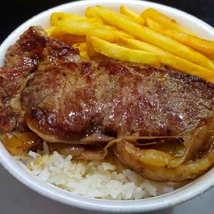Marmitex de bife acebolado